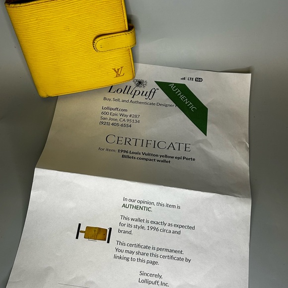 Pre loved Louis Vuitton epi wallet - Picture 8 of 8